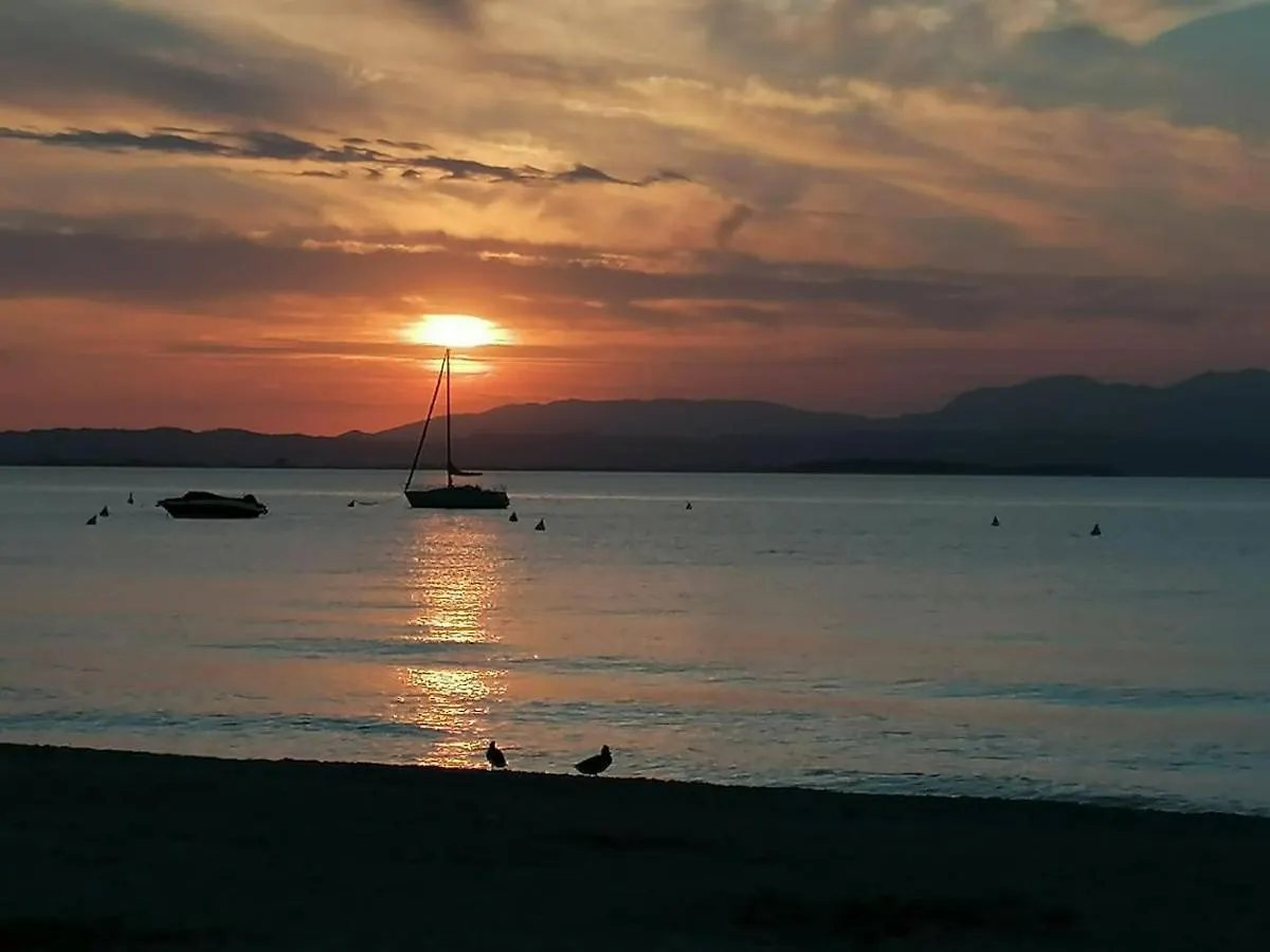 Apartment Villa La Magnolia - Private Beach Access, Garden, Views Lazise
