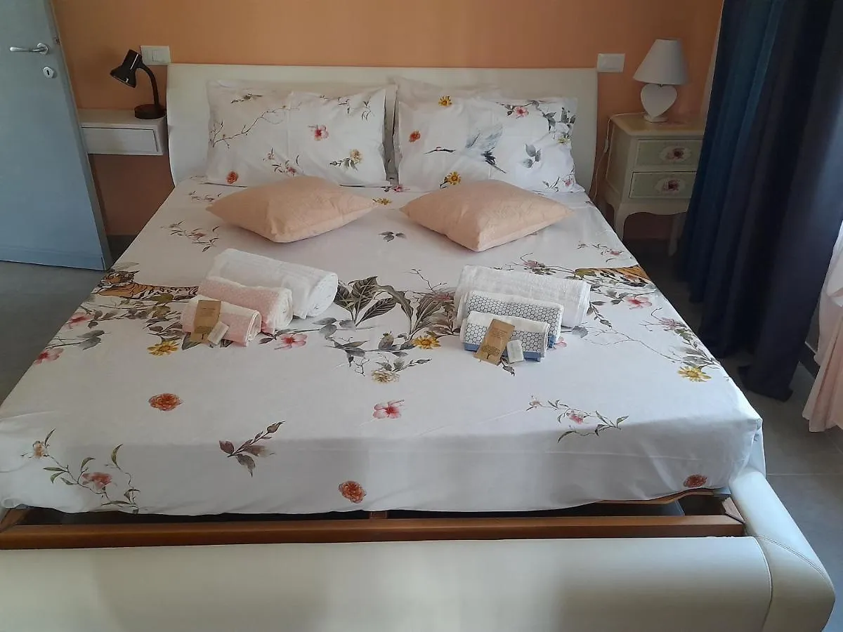 Villa La Magnolia - Private Beach Access, Garden, Views Lazise 0*,  Italy