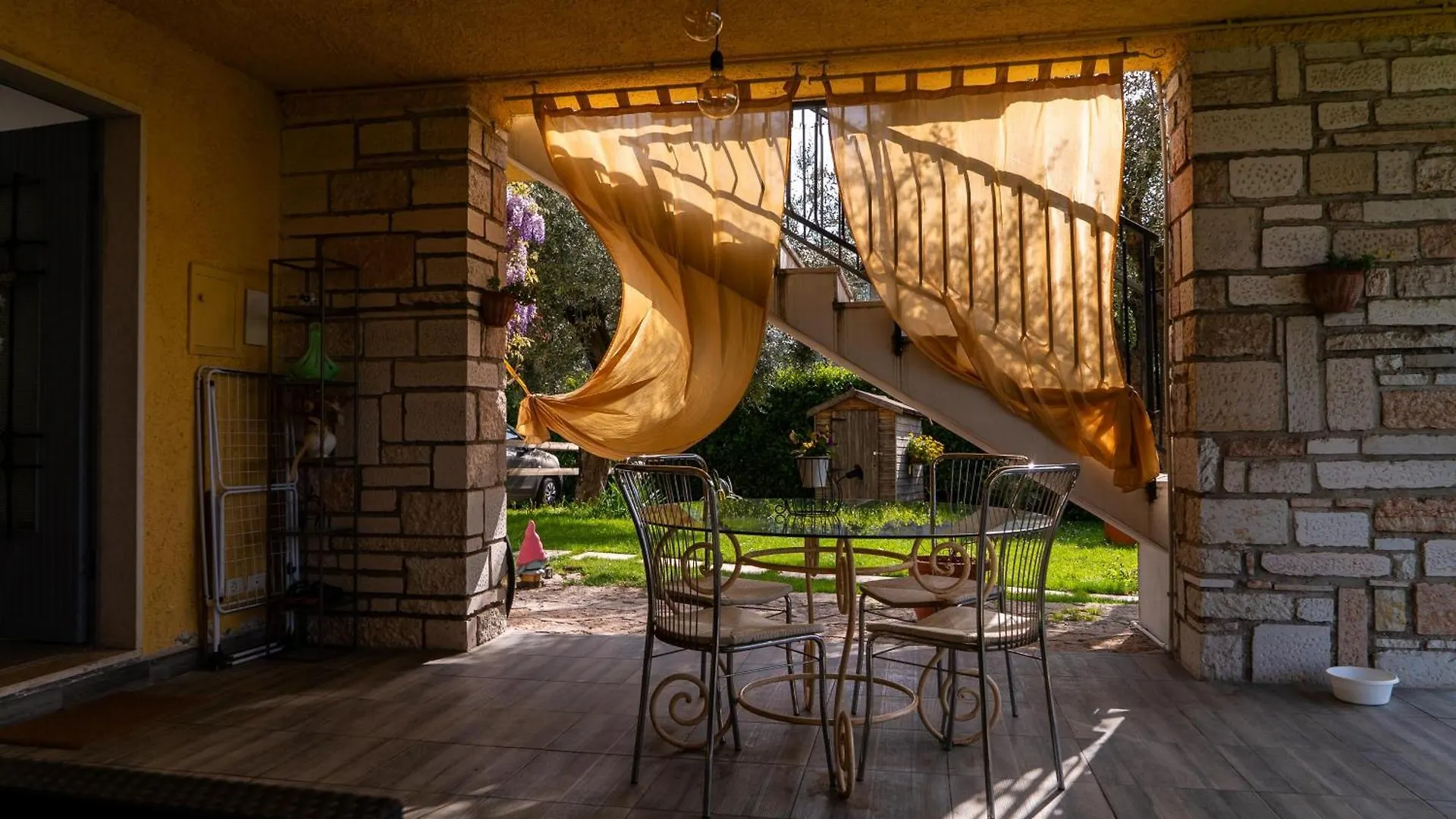 Apartment Villa La Magnolia - Private Beach Access, Garden, Views Lazise Italy