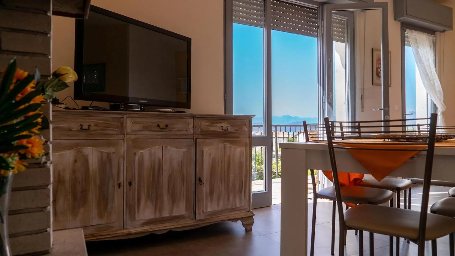 Apartment Villa La Magnolia - Private Beach Access, Garden, Views Lazise Italy