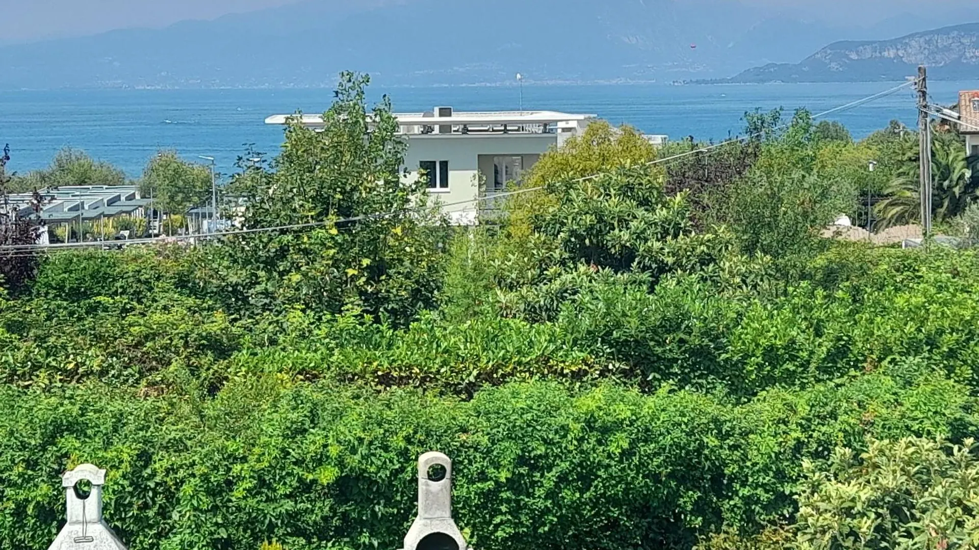 Apartment Villa La Magnolia - Private Beach Access, Garden, Views Lazise
