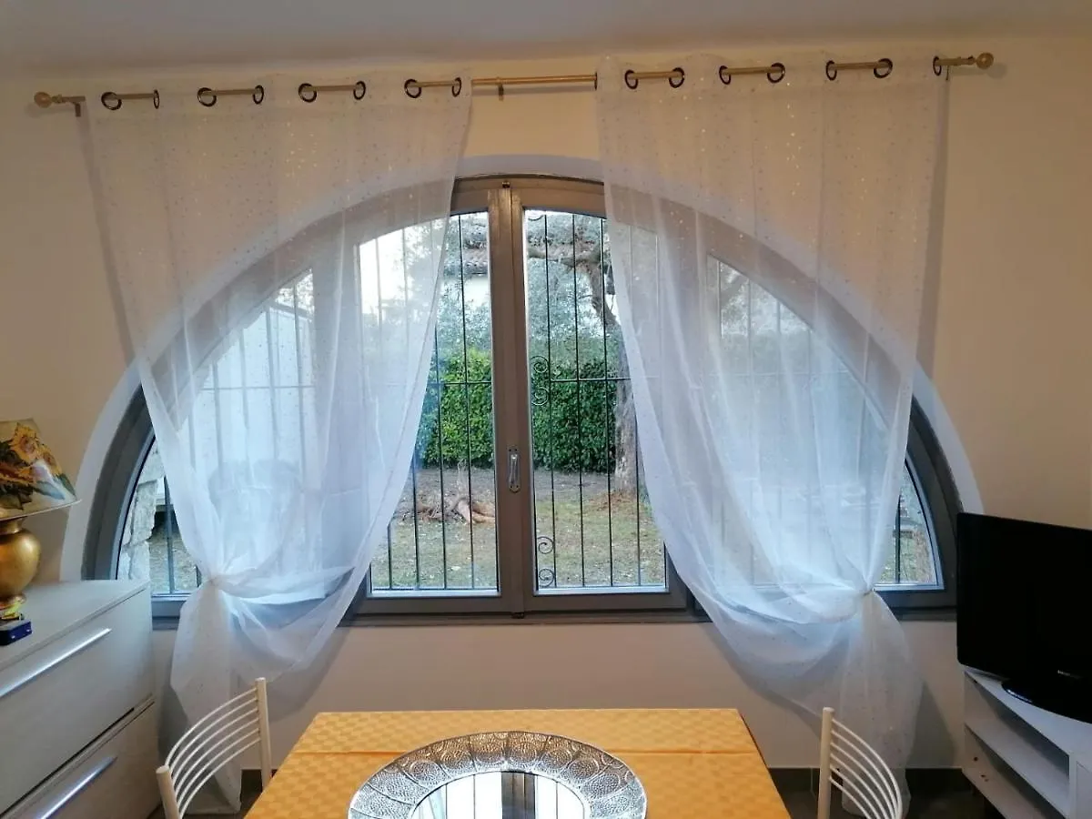 Apartment Villa La Magnolia - Private Beach Access, Garden, Views Lazise