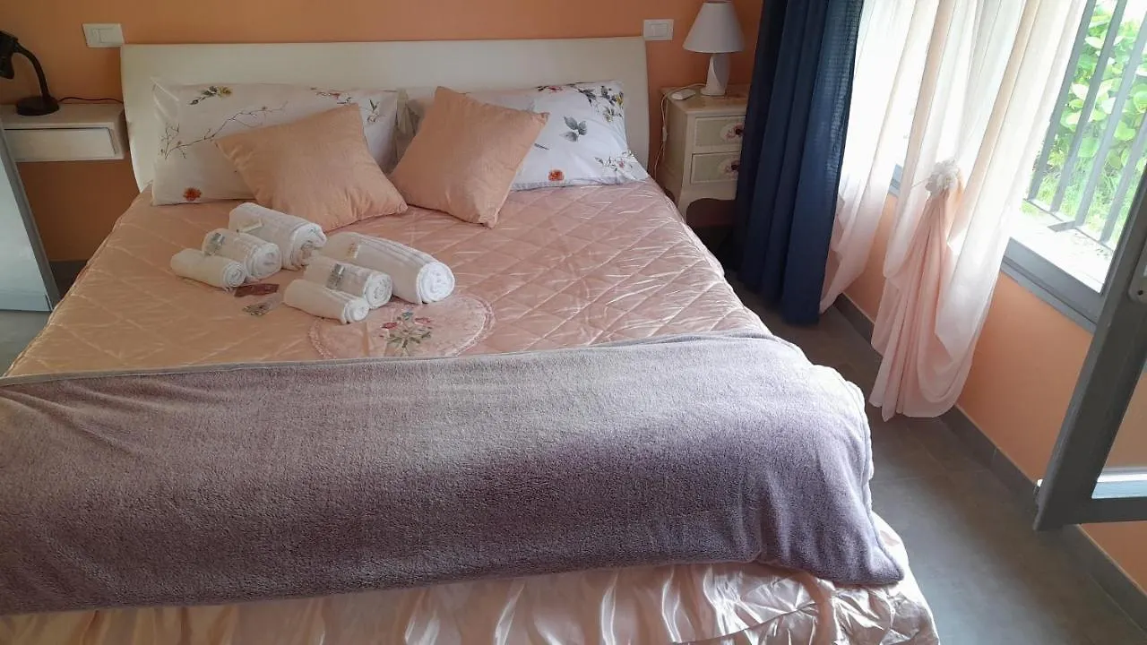 Apartment Villa La Magnolia - Private Beach Access, Garden, Views Lazise