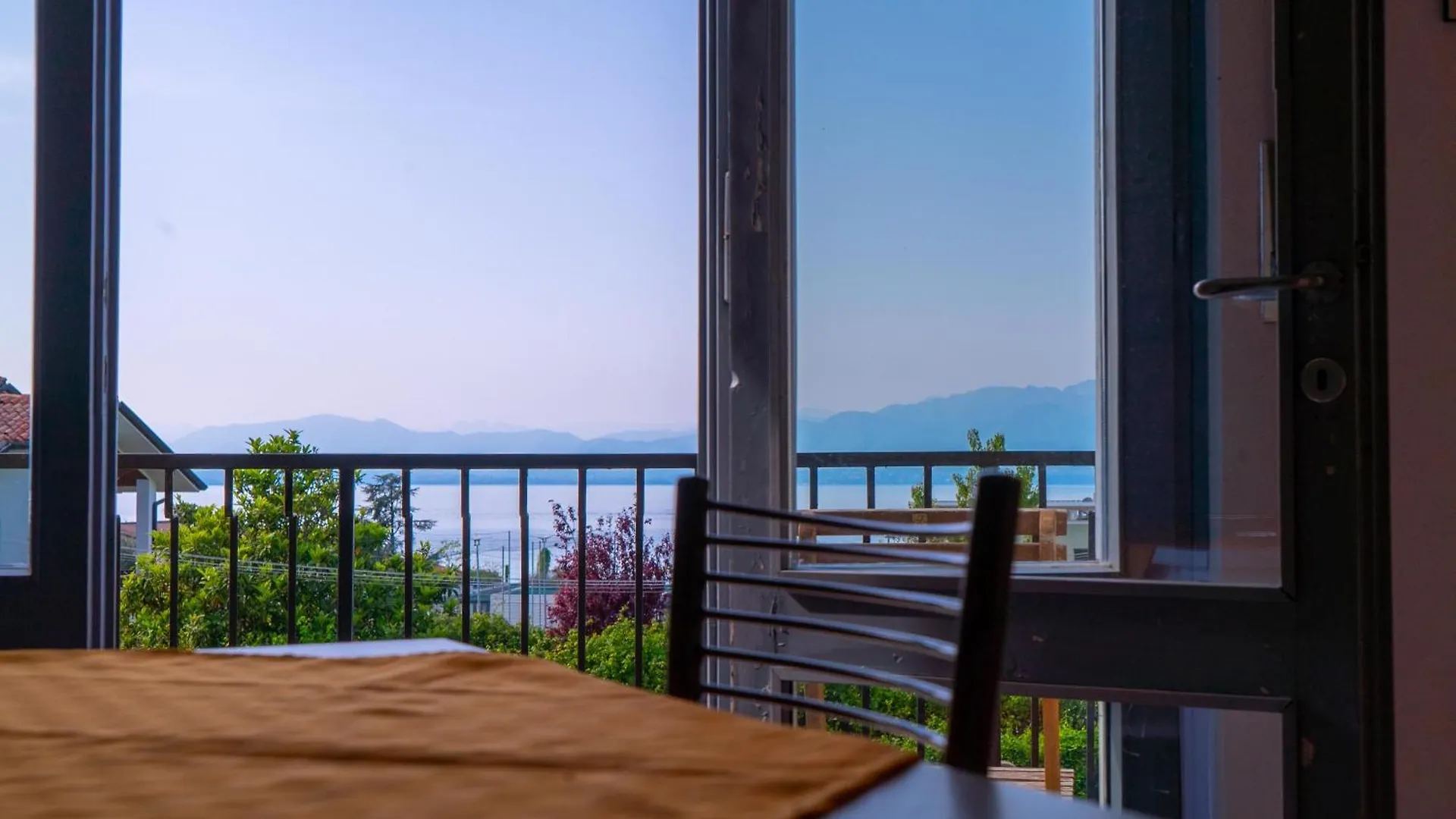 Villa La Magnolia - Private Beach Access, Garden, Views Lazise Apartment