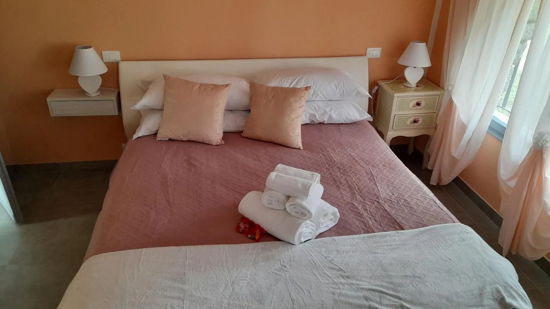Apartment Villa La Magnolia - Private Beach Access, Garden, Views Lazise